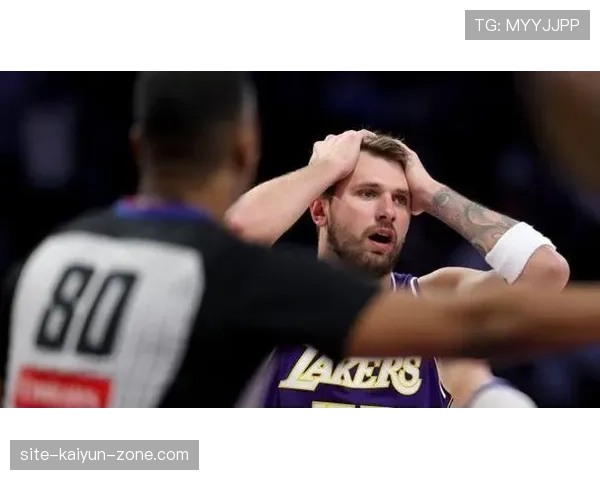 东契奇利用挡拆拉开空位提升三分效率显著超过利拉德