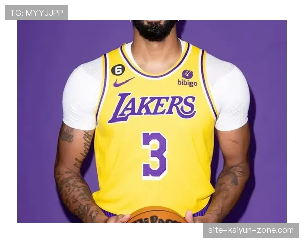 安东尼·戴维斯挡拆制造错位显著提升内线效率对比季初明显突破