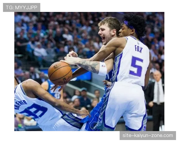 沙滩足球规则：无越位、换人与犯规判罚要点