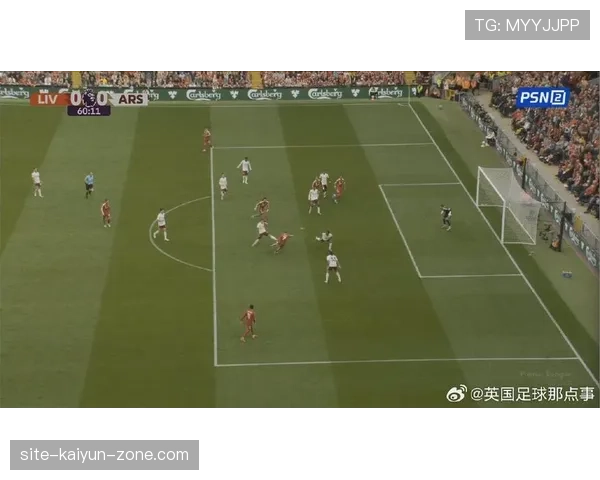 边裁举旗示意越位，到底依据哪条规则？