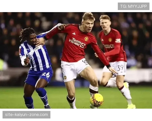 压制对手锋线头球解围，特里本赛季防线比新人更稳